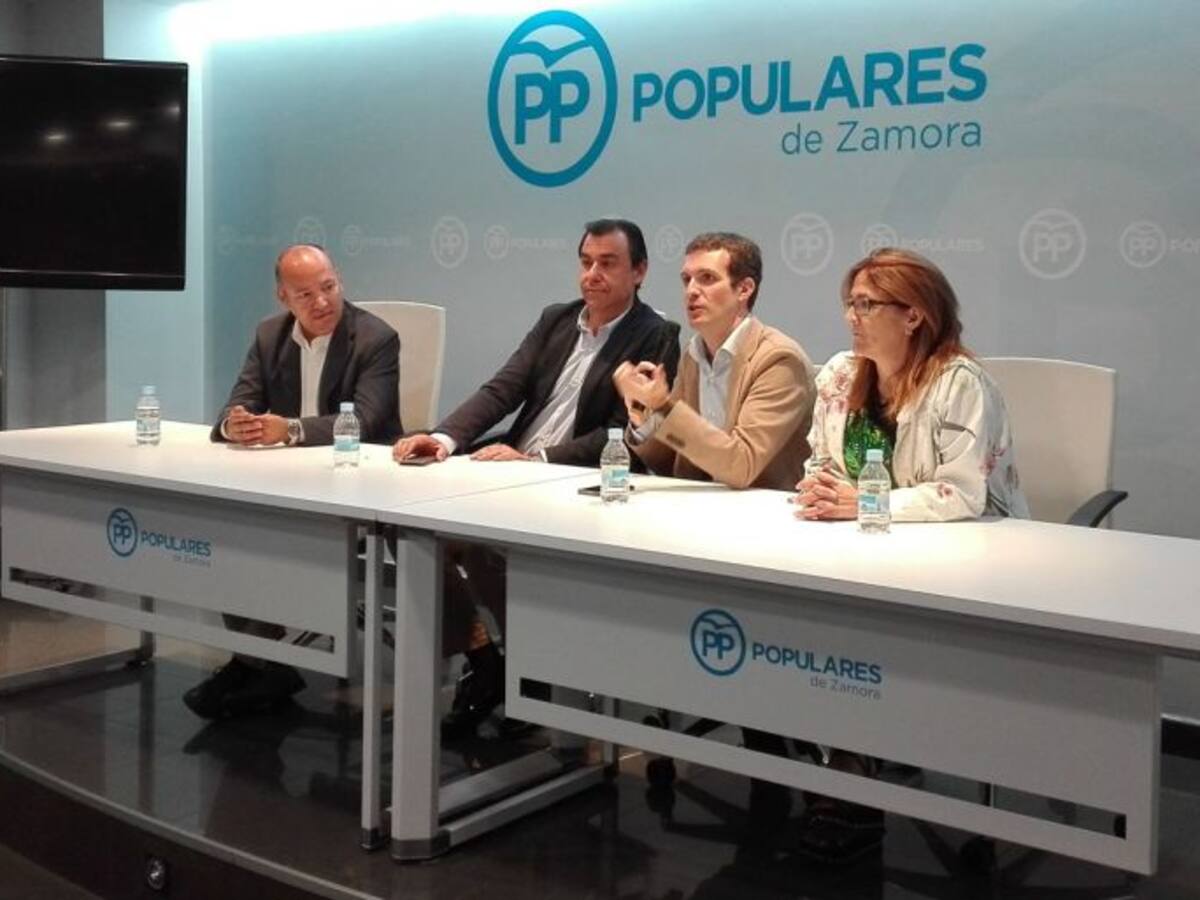 Pablo Casado visita Zamora en busca del apoyo de los militantes