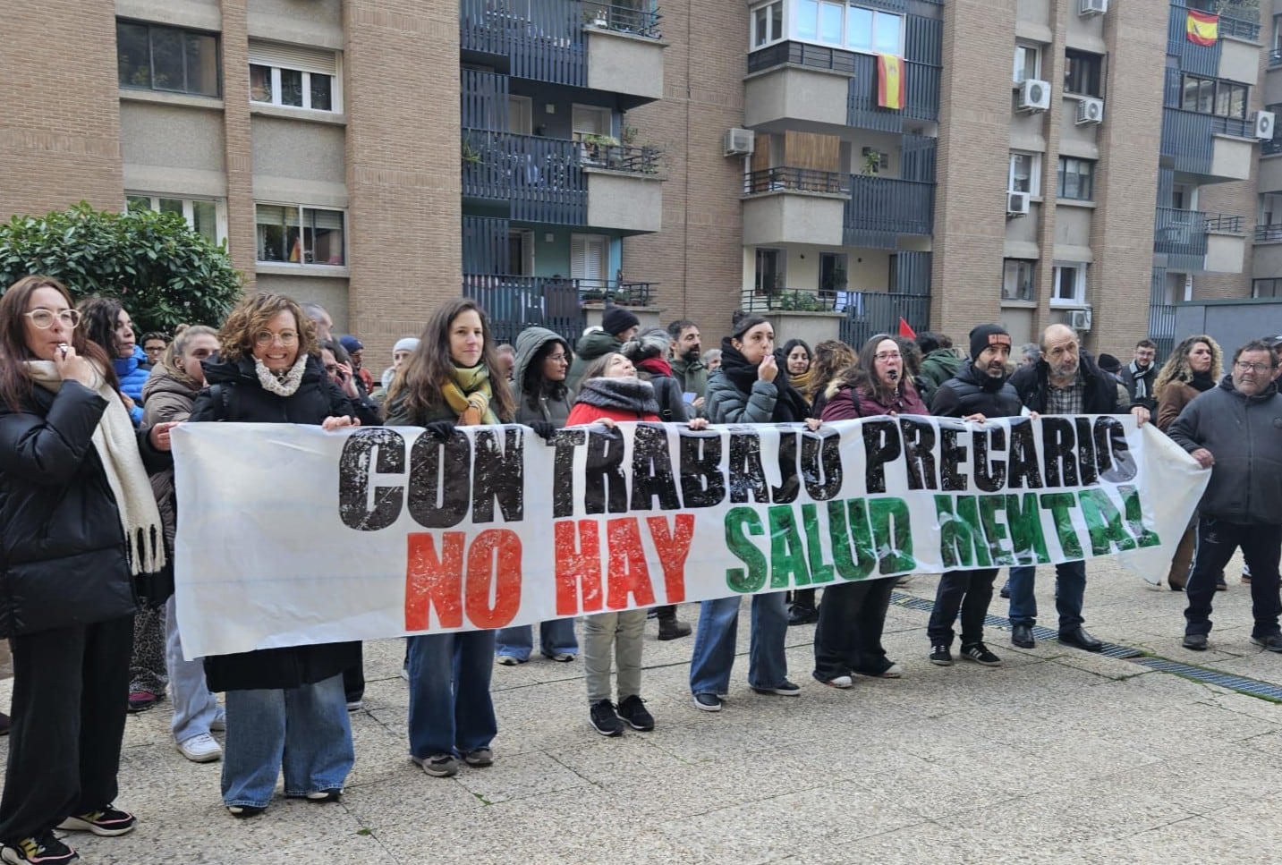 Trabajadores de Manantial Gestión en una concentración por la mejora de sus condiciones laborales.