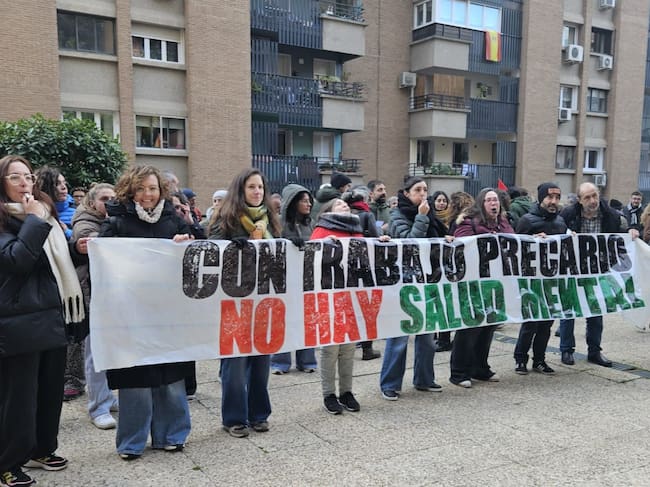 Trabajadores de Manantial Gestión en una concentración por la mejora de sus condiciones laborales.