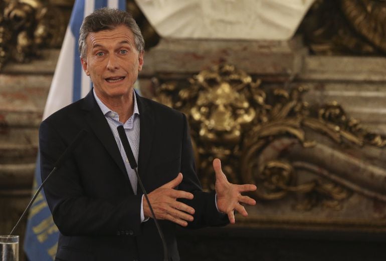 El presidente argentino, Mauricio Macri, da explicaciones