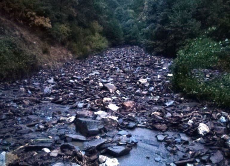 Imagen de archivo de uno de los recientes arrastres en la carretera a Peñalba 