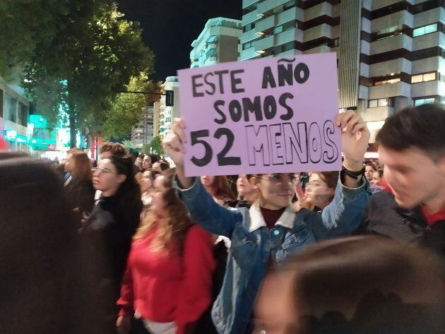 Asistente a la manifestación del 25N en Murcia