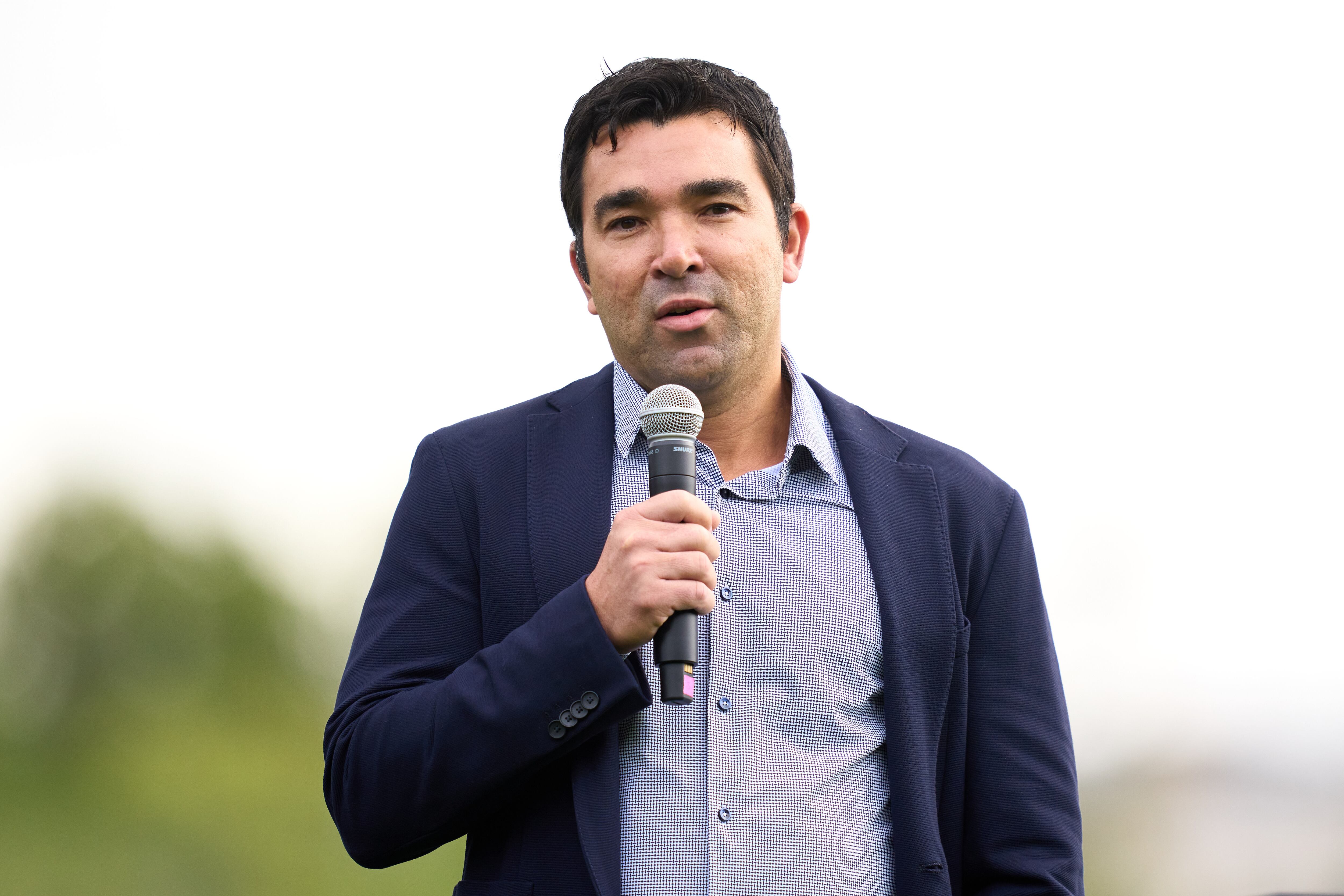 Deco, durante la presentación de Joao Félix y de Joao Cancelo con el Barça. (Photo by Alex Caparros/Getty Images)