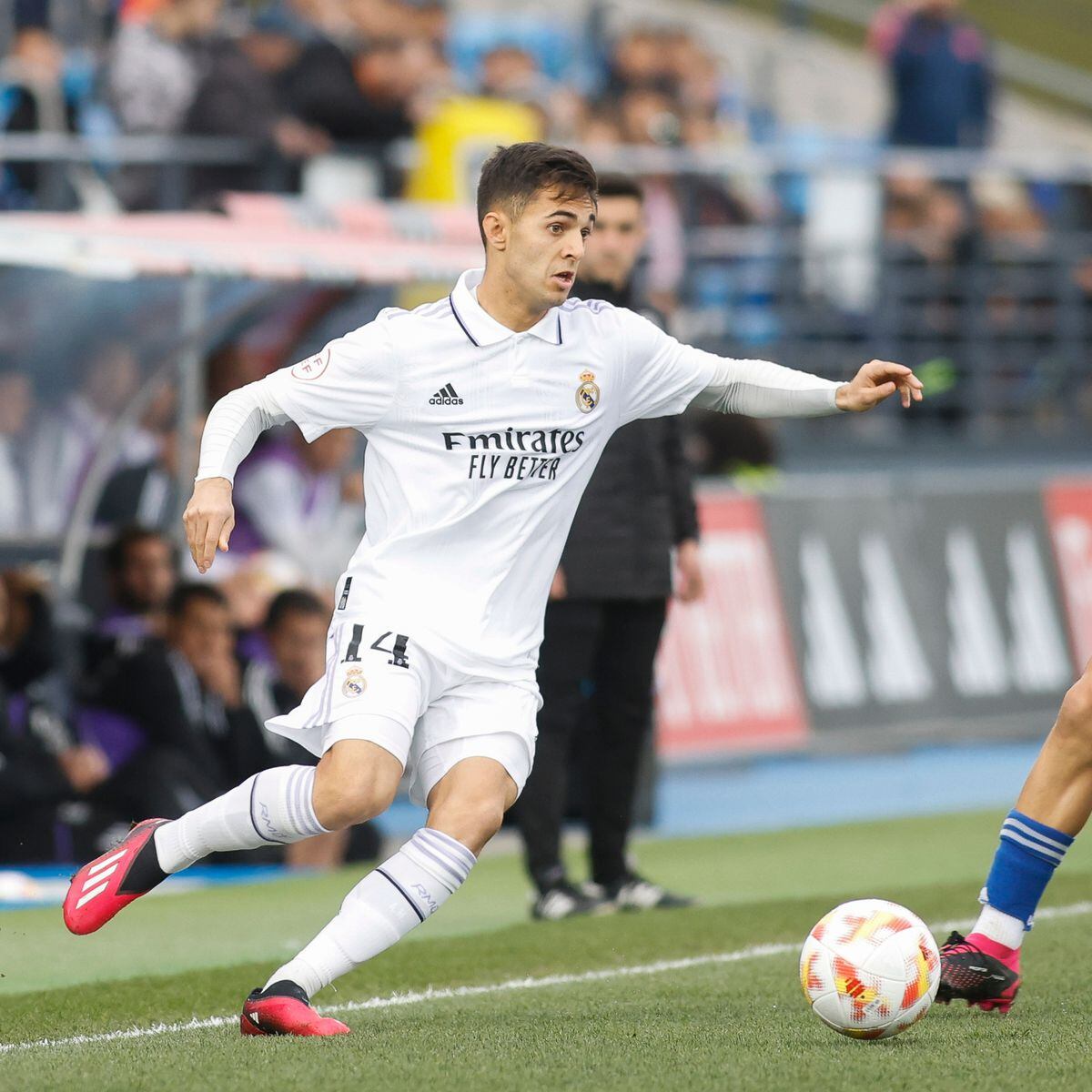 El migcampista Álvaro Martín amb la samarreta del filial del Reial Madrid.