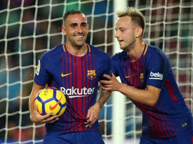 Rakitic felicita a Alcácer, tras el primer gol del partido