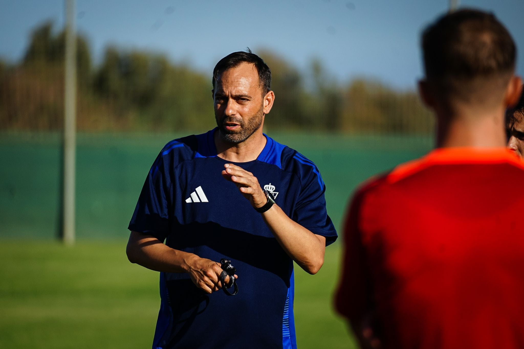 Fran Fernández entrena a la plantilla del Real Murcia en Pinatar Arena