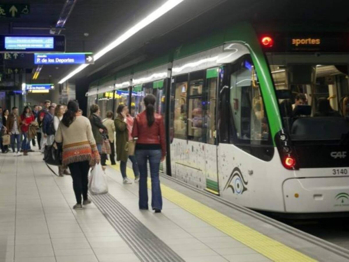 La Junta insta al alcalde a variar su "posición caprichosa" para no "amputar" el metro de Málaga