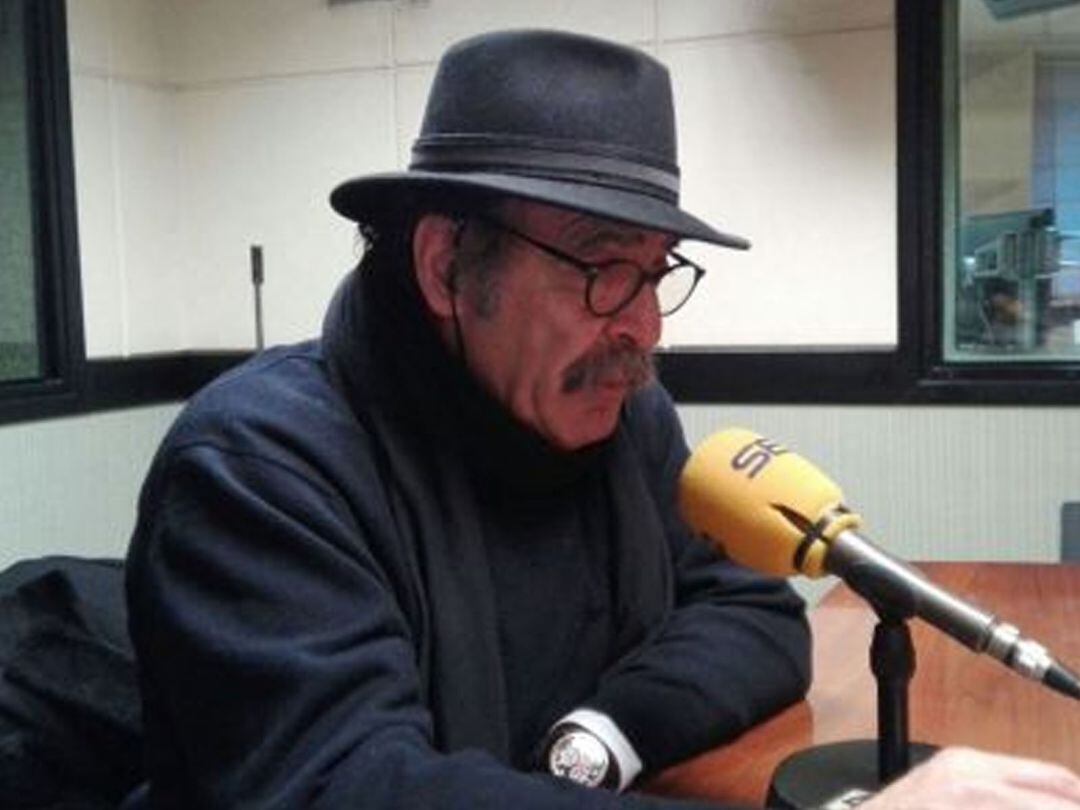 Cecilio Lera en los estudios de Radio Zamora