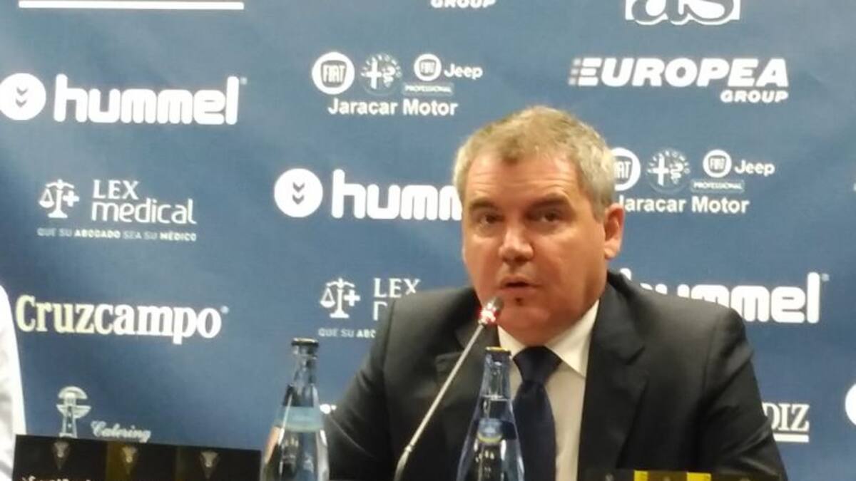 Vizcaíno y Pina estrechan las manos: "El acuerdo está cerrado"