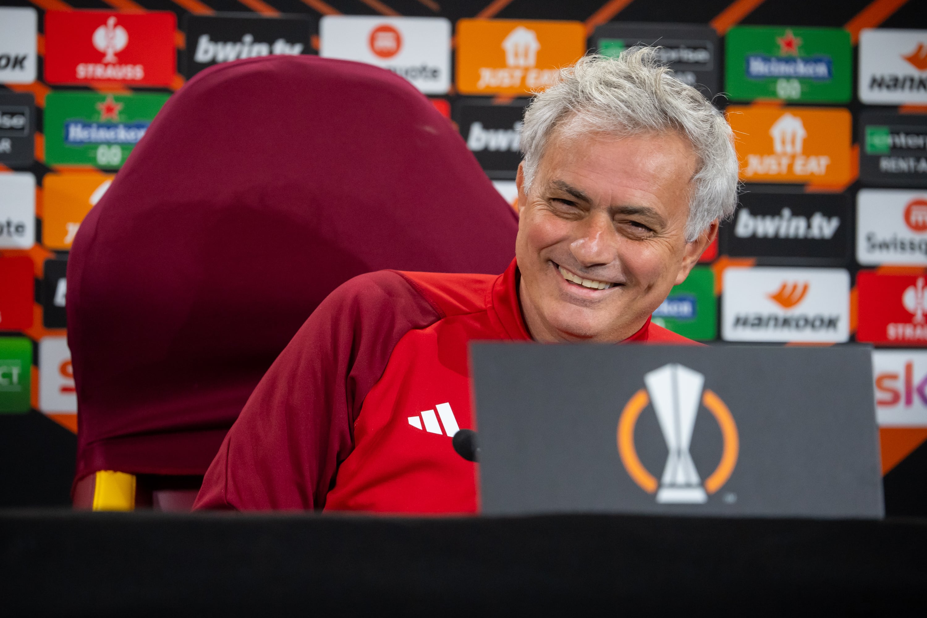 José Mourinho durante una rueda de prensa en la previa de un partido de la Roma. (Photo by Fabio Rossi/AS Roma via Getty Images)