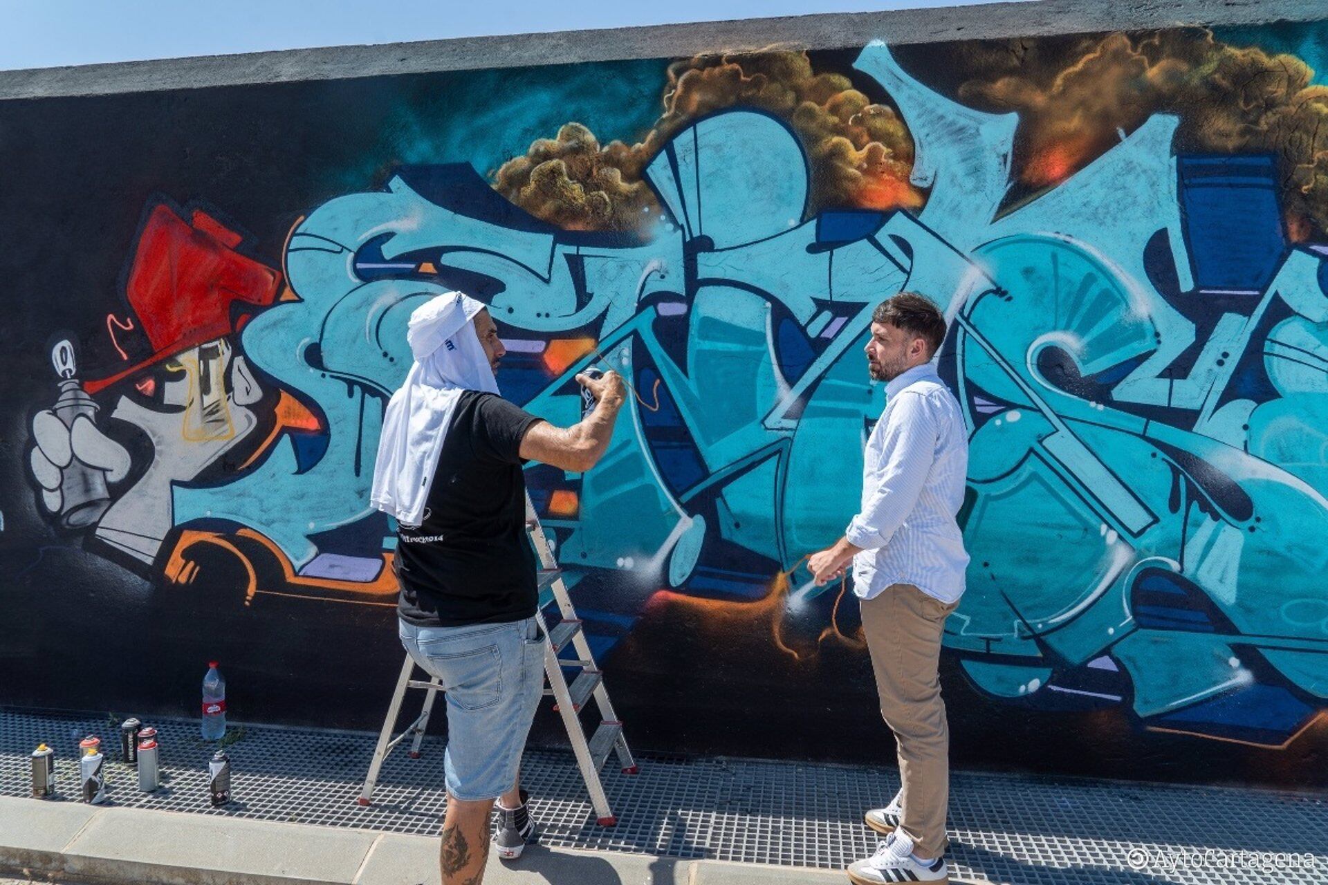Evento de graffiti 'Fondo Negro' en el dique de La Curra, puerto de Cartagena.