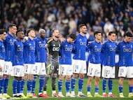OVIEDO, 28/02/2026.- Los jugadores del Oviedo antes del partido de LaLiga de fútbol que Real Oviedo y Atlético de Madrid disputan este sábado en el estadio Carlos Tartiere. EFE/Eloy Alonso