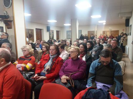 Aspecto que presentaba el Salon de Actos del Centro Parroquial del Santo Cristo en la presentación