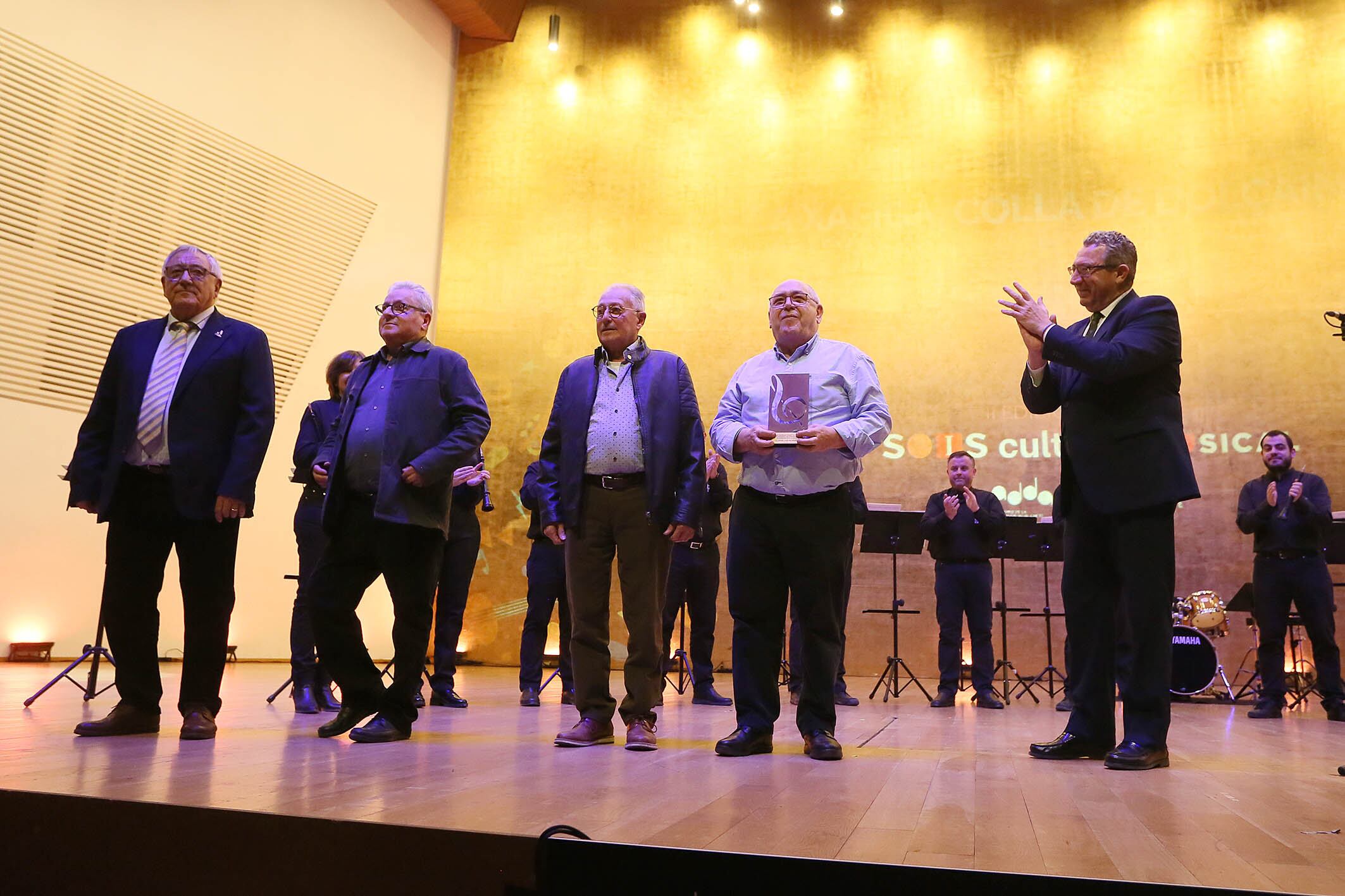 Los fundadores de La Xafigà tras recibir el premio Sois Cultura Musical en la gala celebrada en el ADDA.