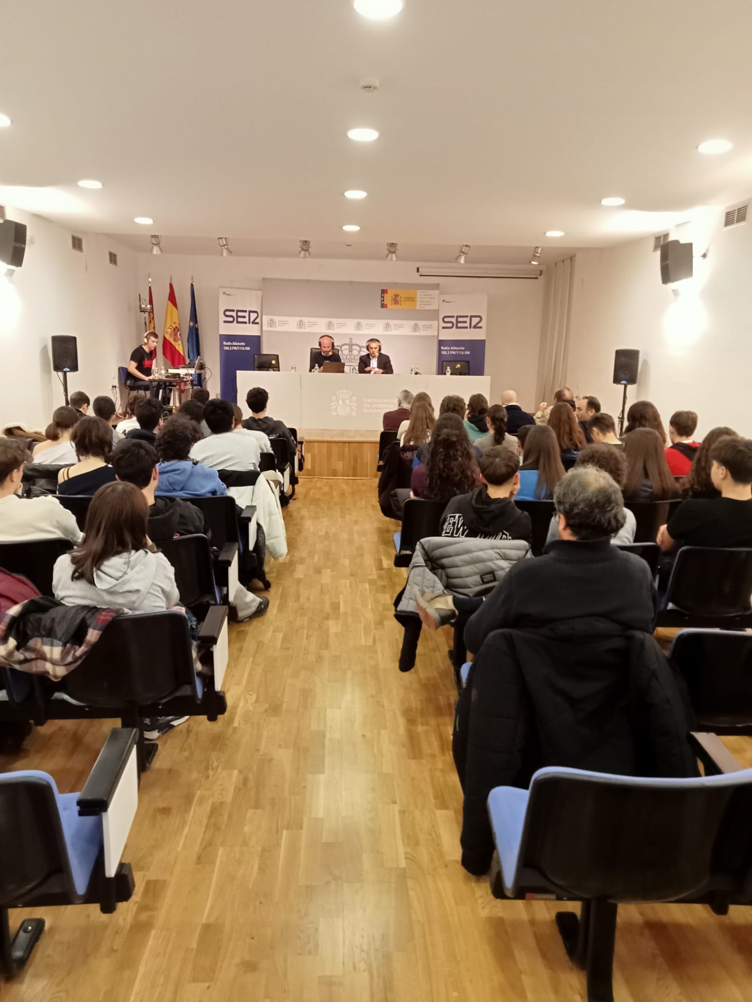 Alumnos de 3º y 4º de ESO y 1º de Bachillerato del Instituto Bachiller Sabuco nos han acompañado en este programa especial