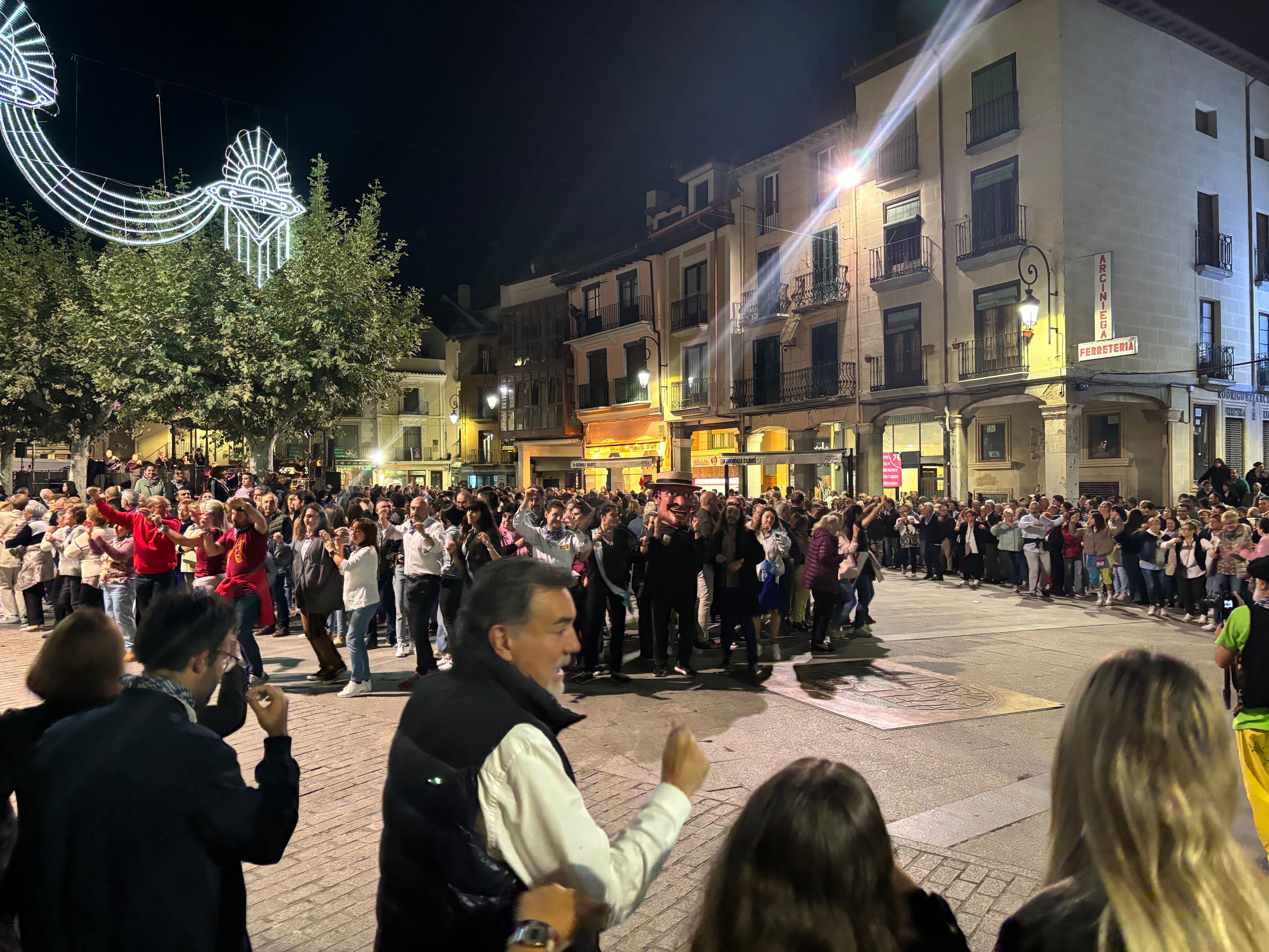 La corporación también se sumó al Baile de la Rueda