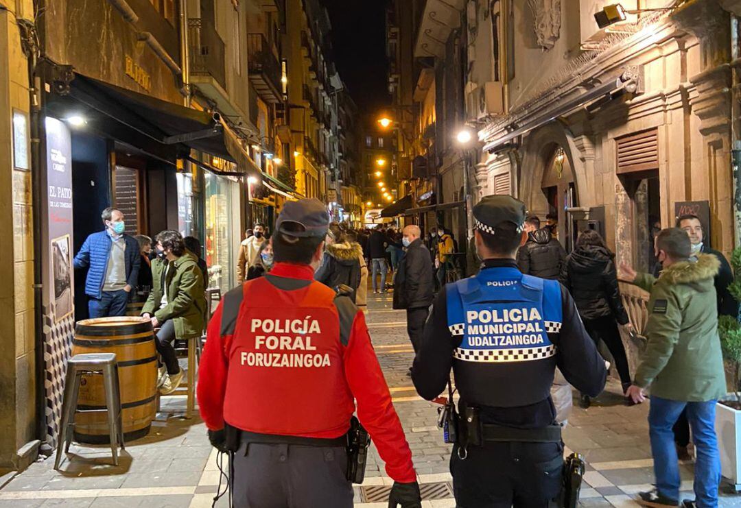 Policía Municipal y Policía Foral en Pamplona