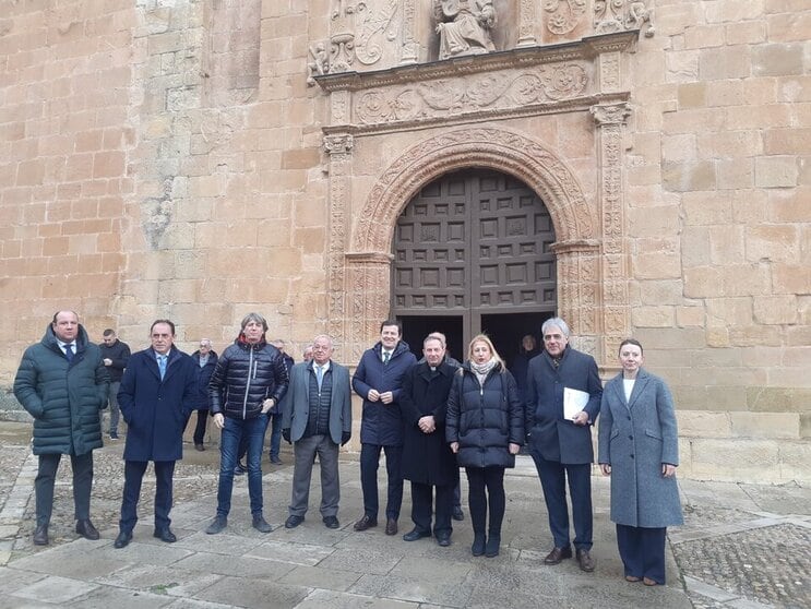 Mañueco junto al Obispo de Osma - Soria y políticos provinciales.