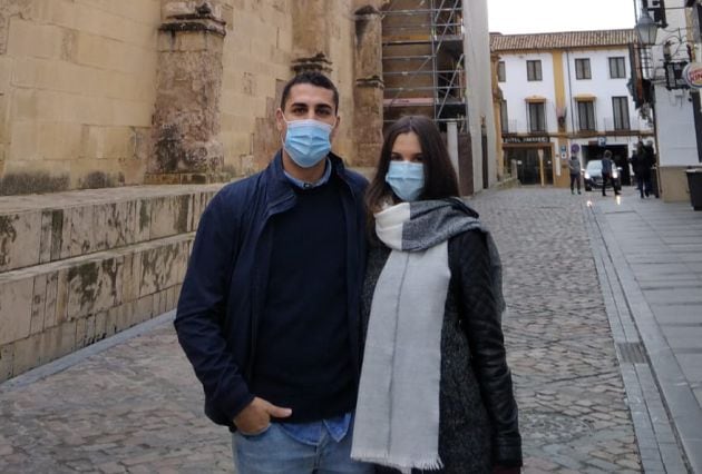 Luis Miguel y su novia durante el paseo por el casco histórico