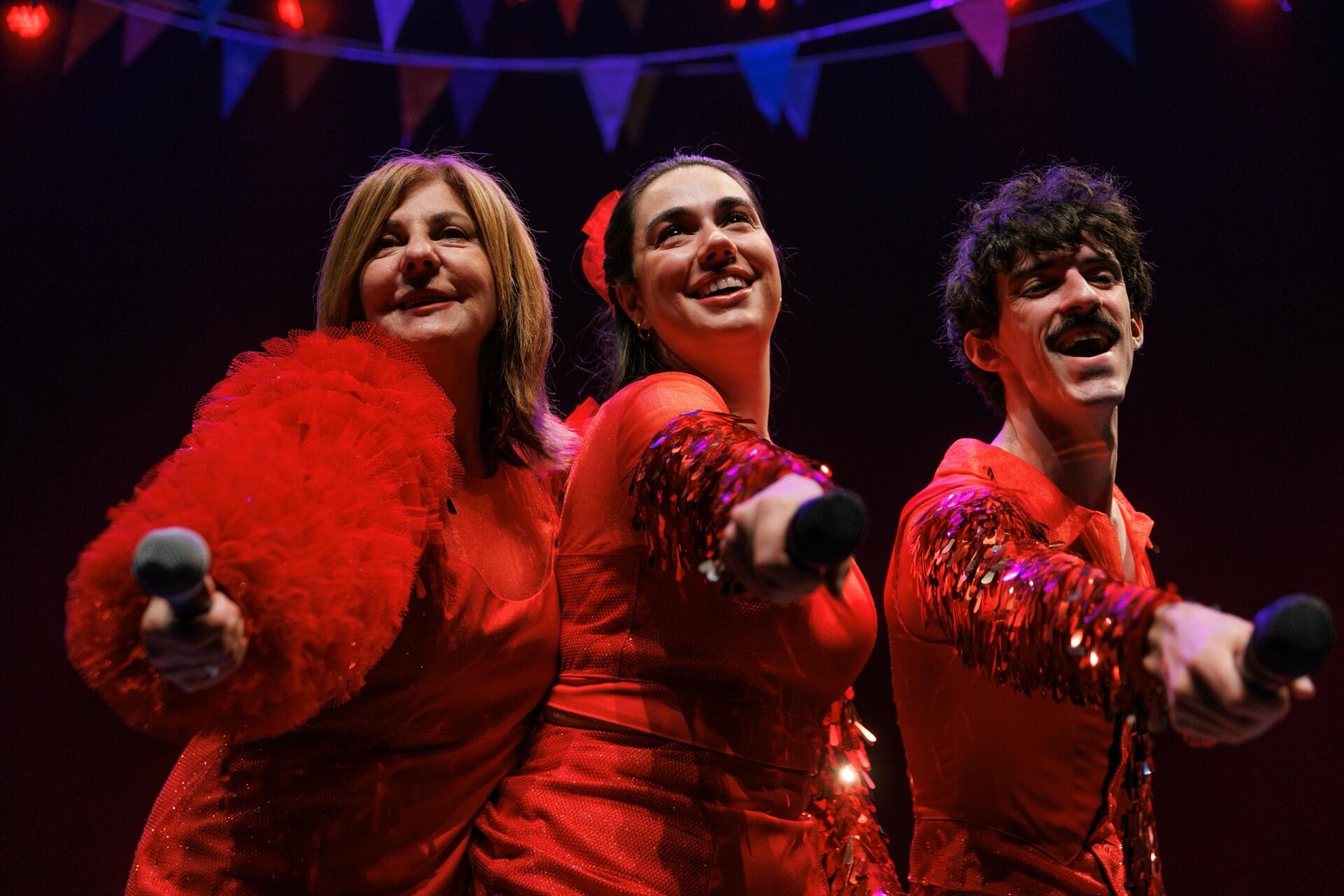 De izquierda a derecha: Maribel Salas, Paula Prol y Aitzol Villahoz