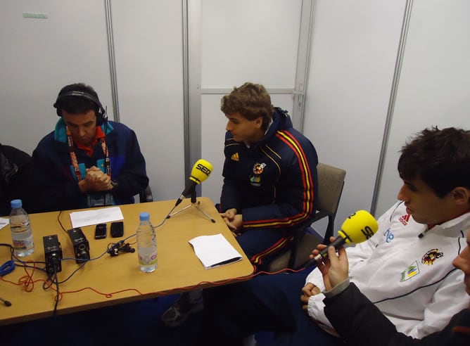 Fernando Llorente y Javi Martínez, con José Ramón de la Morena en El Larguero