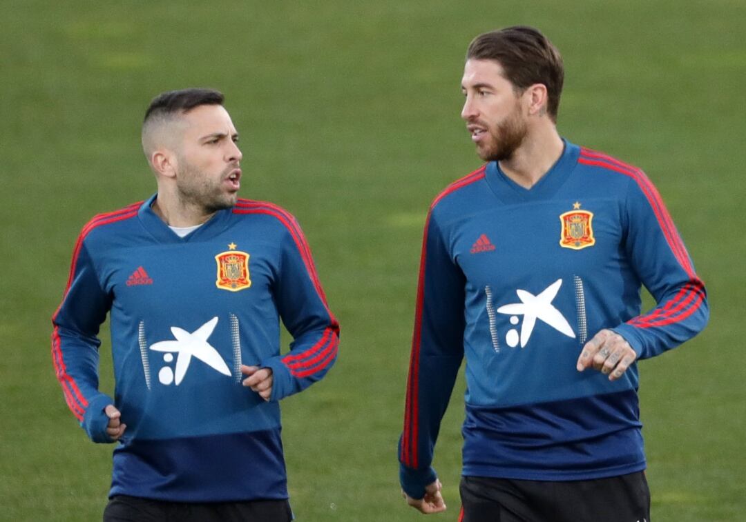 Sergio Ramos y Jordi Alba durante un entrenamiento de la selección española de fútbol