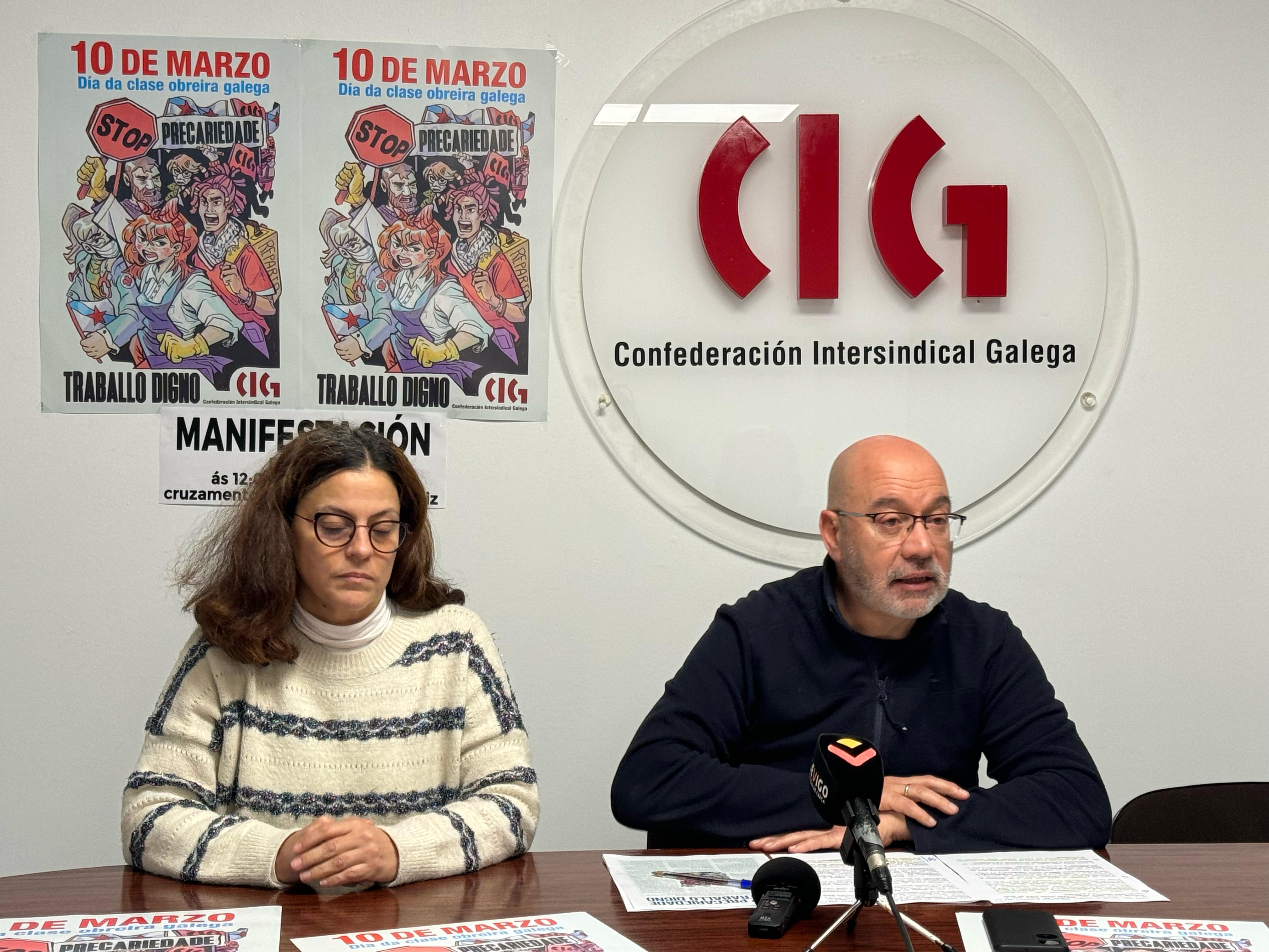 Alberte Gonçalves y Raquel Pérez durante la rueda de prensa de presentación de los actos por el Día da Clase Obreira Galega