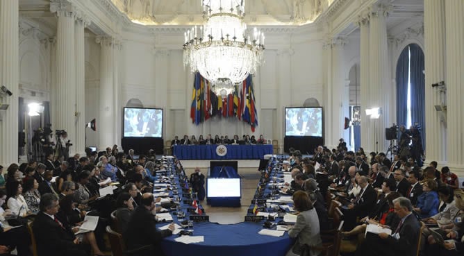 Los miembros de la Organización de Estados Americanos (OEA) durante la reunión