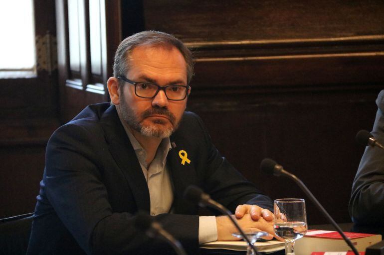 El vicepresident primer del Parlament, Josep Costa, en la reunión de la Mesa