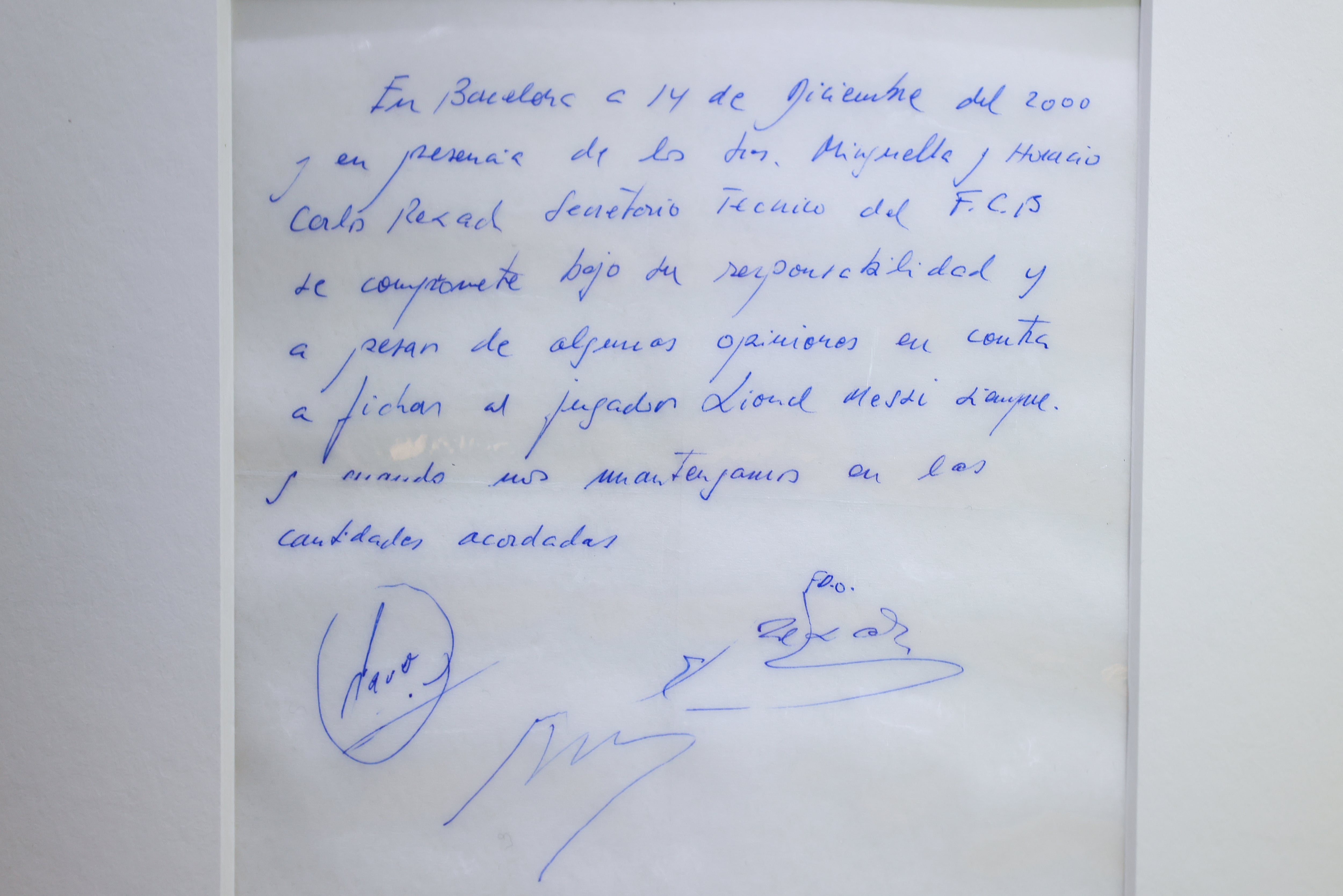 Servilleta en la que se rubricó el compromiso entre el FC Barcelona y Leo Messi en el 2000