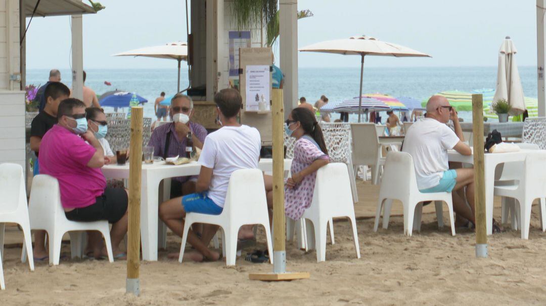 Chiringuitos de playa en Gandia, &quot;sorprendidos&quot; por el cierre obligado a partir de las 10 de la noche. 
 