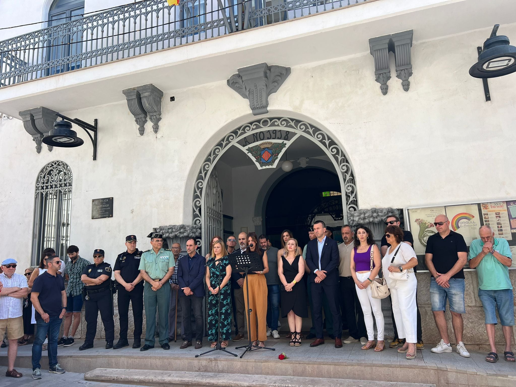 Minuto de silencio por el crimen en Buñol