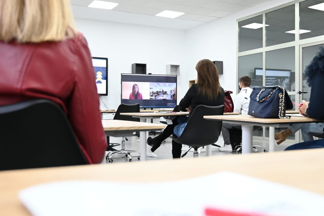 Formación de emprendimiento comercial en Linares.