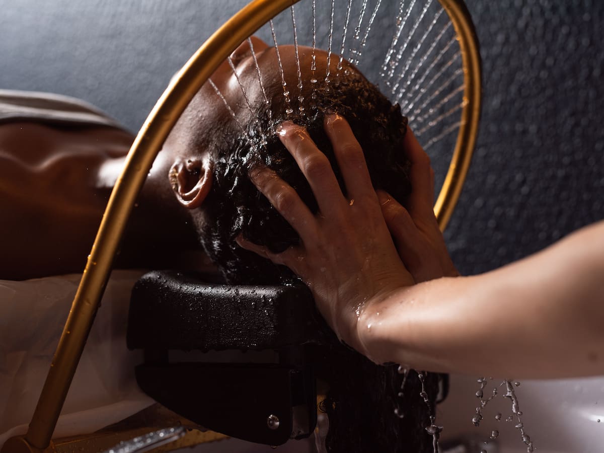 El “head spa”, la tendencia capilar que conquista A Coruña con un nuevo espacio especializado