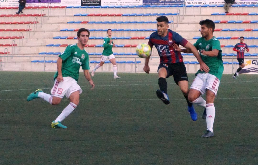 Hamza firmó dos de los seis goles de su equipo