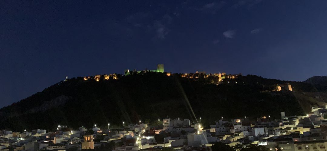 El Castillo de Santa Catalina se ilumina de verde.