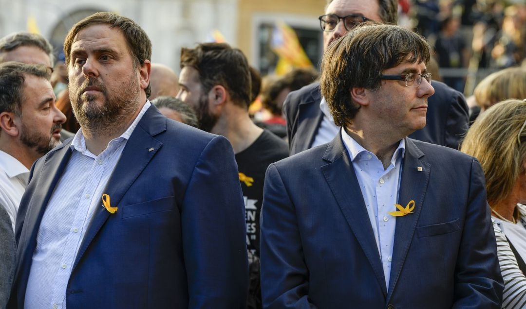 Junqueras (i) y Puigdemont (d) en una imagen de octubre de 2017 