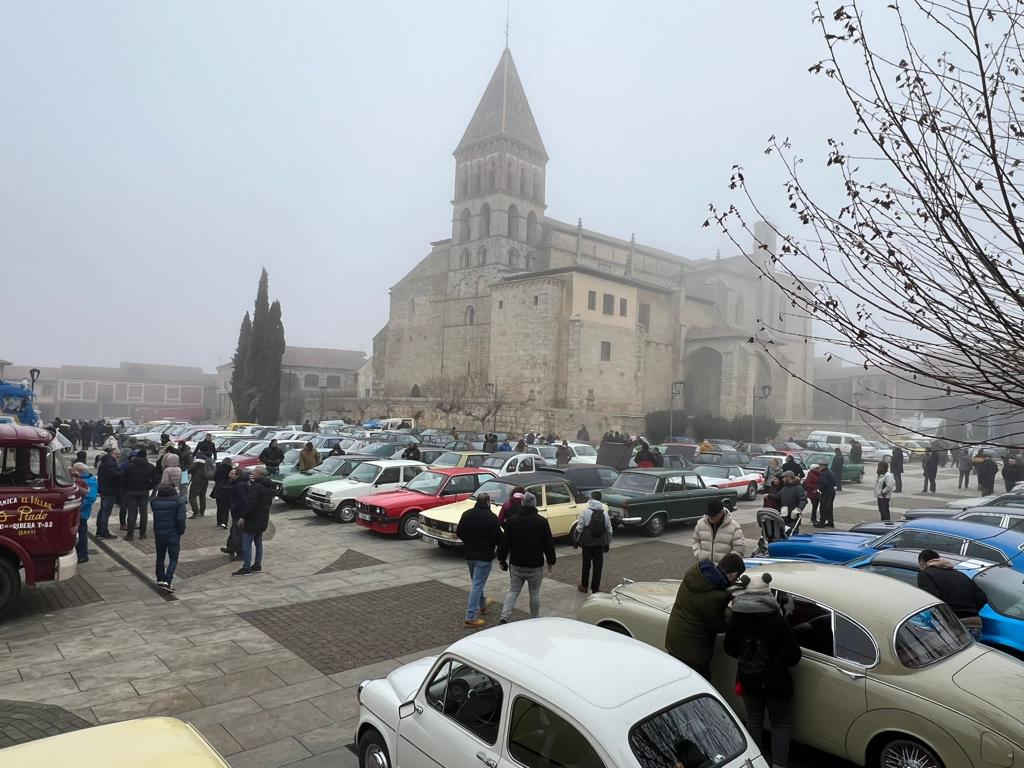 Concentración de coches clásicos en Paredes de Nava (Palencia)