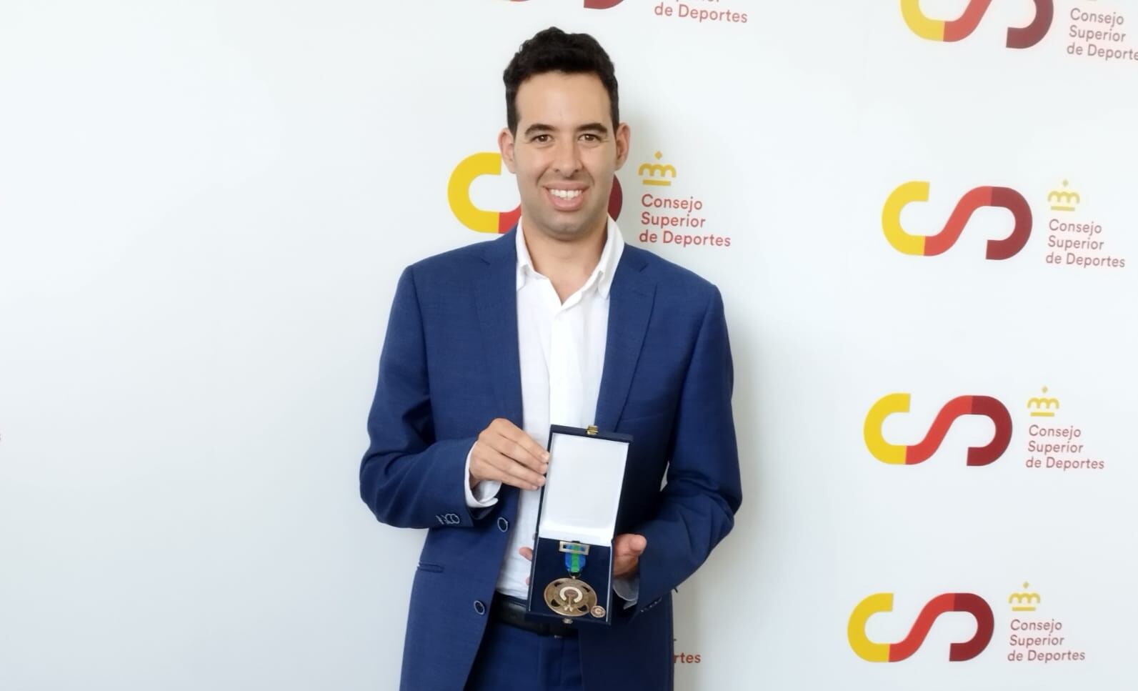 Tejada ya luce la medalla de bronce de la Real Orden del Mérito Deportivo del Consejo Superior de Deportes.