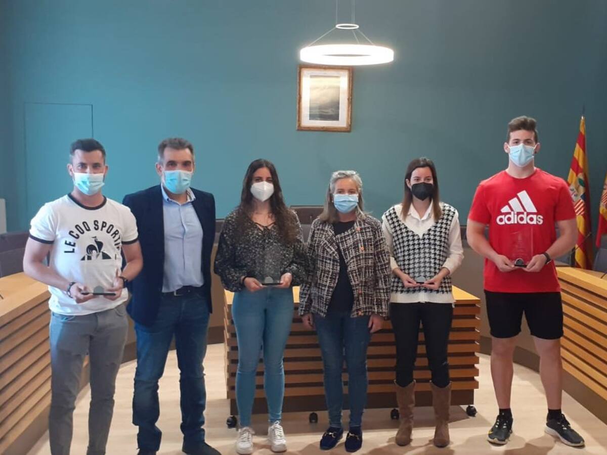 El Ayuntamiento de Fraga recibe a sus deportistas jóvenes más destacados