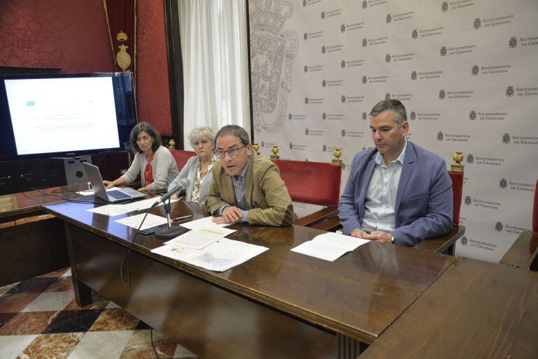 El concejal de Urbanismo de Granada, Miguel Ángel Fernández Madrid, en la presentación de las nuevas actuaciones con fondos europeos