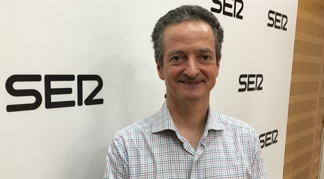 José María Mollinedo, secretario general de Gestha, en los estudios de Radio Murcia