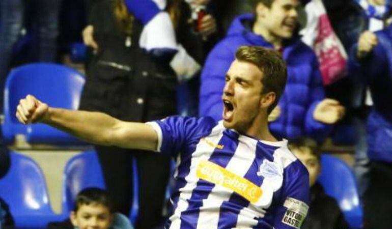 Manu Barreiro (en la imagen) marcó dos goles y Sergio Llamas hizo uno.