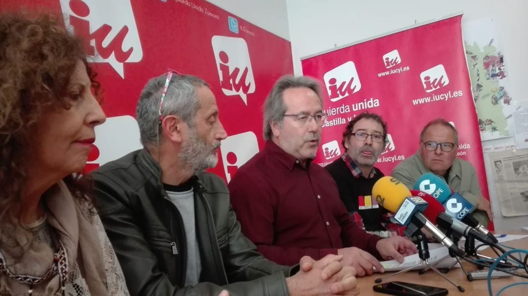 Laura Rivera, Romualdo Fernández, Francisco Guarido, Miguel Ángel Viñas y Christoph Strieder durante la rueda de prensa de balance del mandato