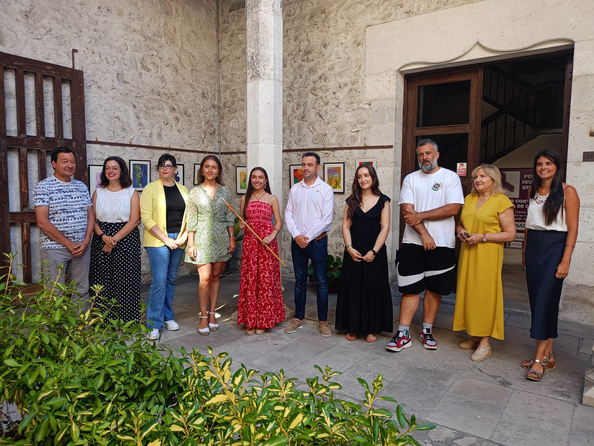 Ana Benito, Clara Olmos y Marina Polo, Corregidora y damas de las fiestas de Cuéllar 2025, junto al equipo de gobierno