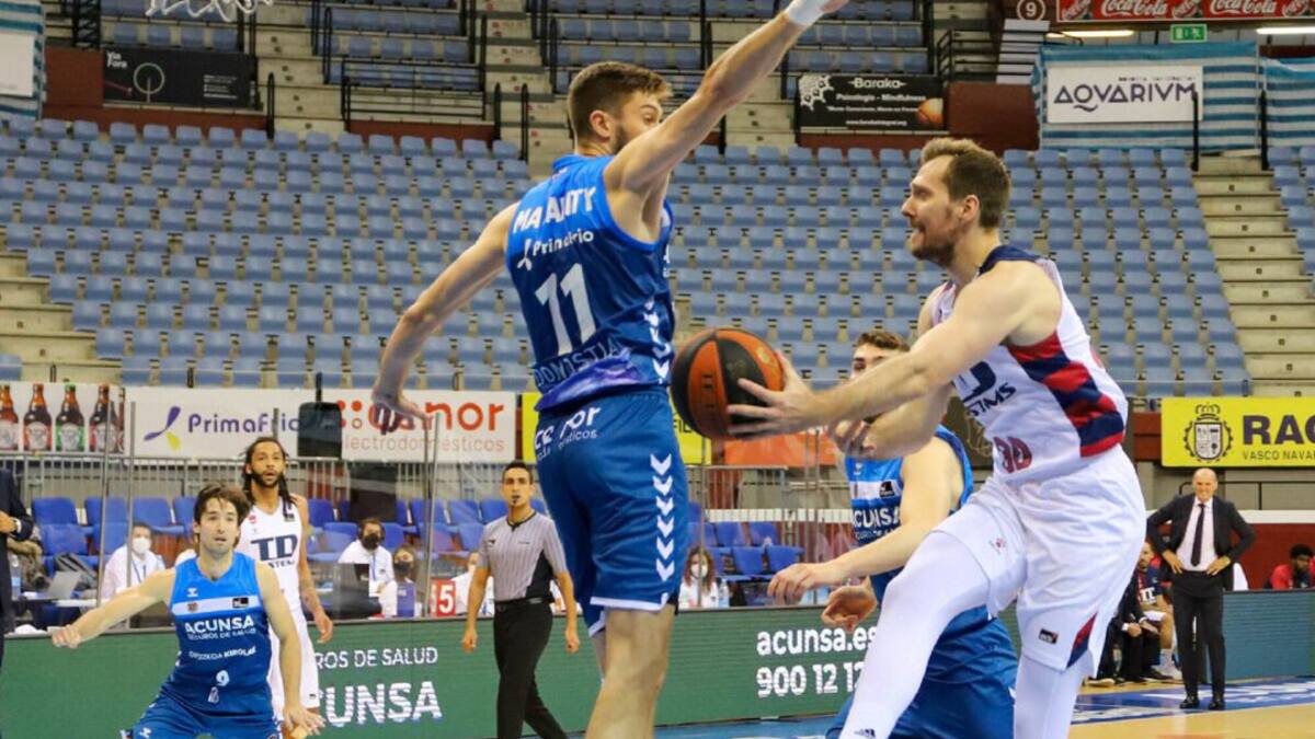 Victoria en San Sebastián que certifica el descenso del GBC (63-81)