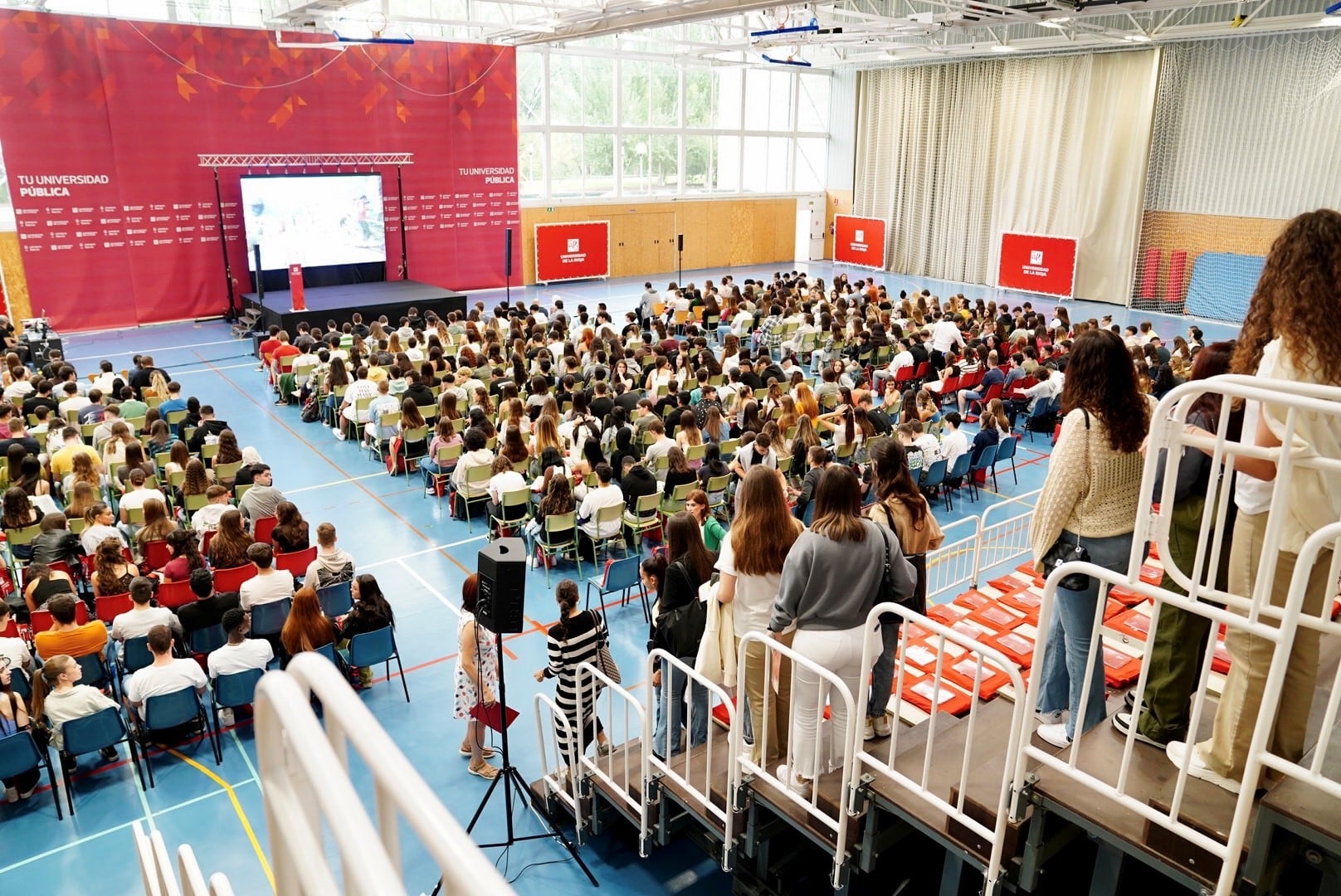 Acto de bienvenida de a los nuevos alumnos de Grado en la Universidad de La Rioja