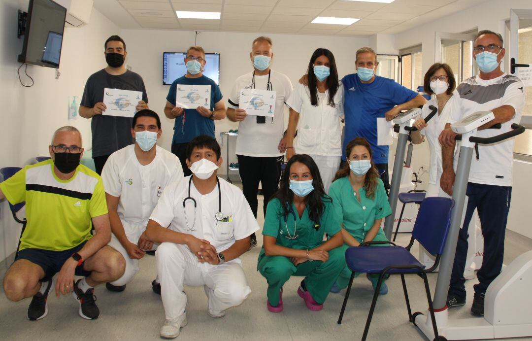 Equipo y pacientes de la Unidad de Rehabilitación Cardio-respiratoria del hospital Virgen de la Luz de Cuenca.