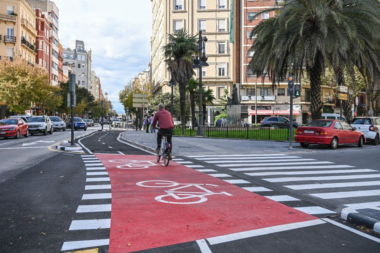 Entra en funcionamiento el carril bici de plaza de España hacia avenida del Cid