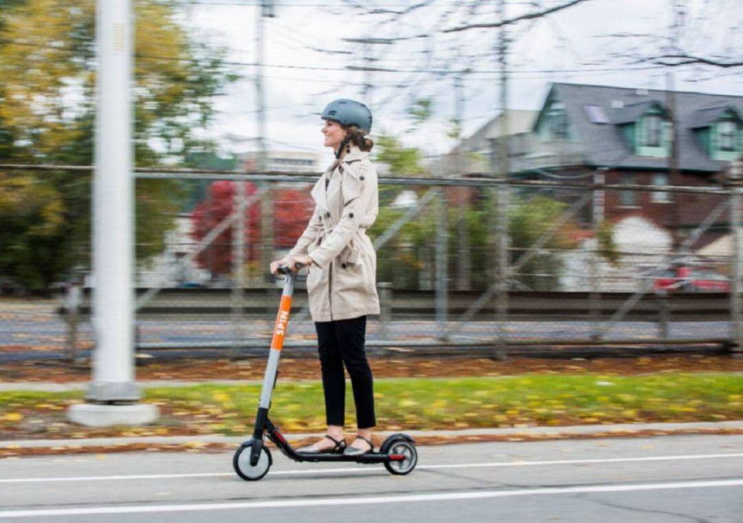 Los patinetes y bicicletas tendrán que circular por la calzada